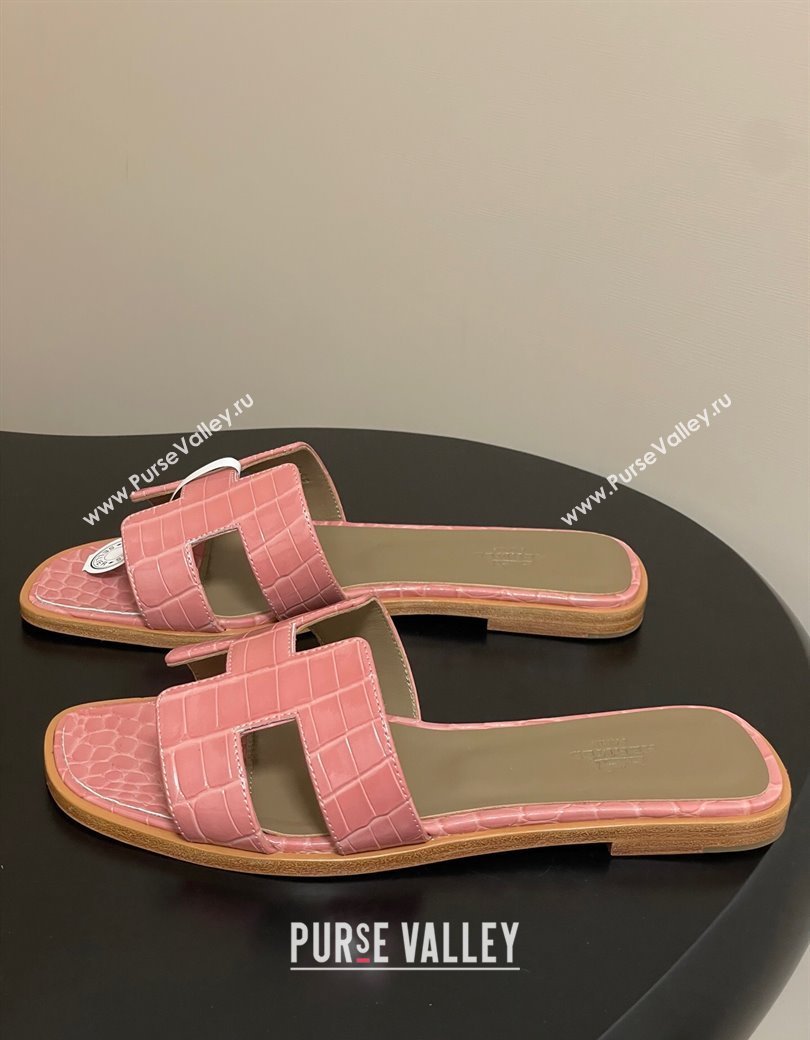 Hermes Oran Classic Flat Slides Sandal in Crocodile Embossed Calfskin Light Pink 2025 H081803 (MD-250819051)