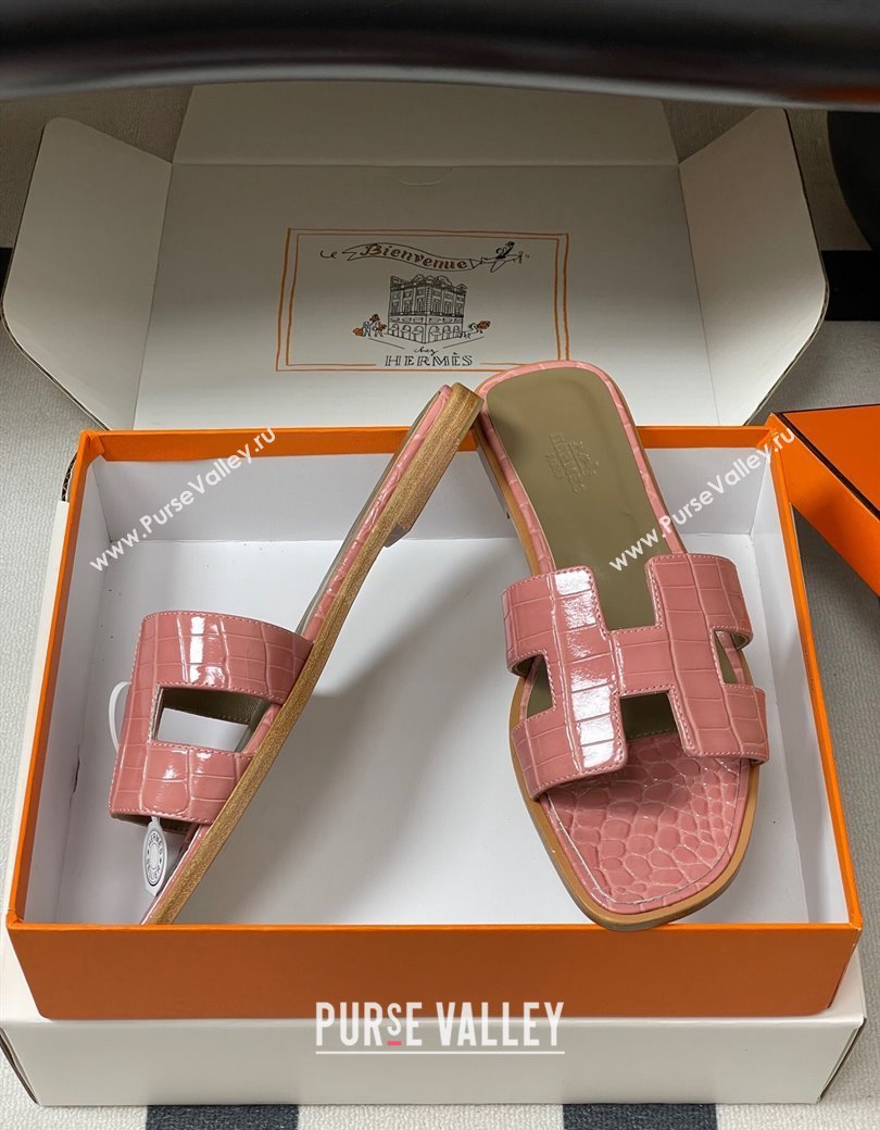 Hermes Oran Classic Flat Slides Sandal in Crocodile Embossed Calfskin Light Pink 2025 H081803 (MD-250819051)
