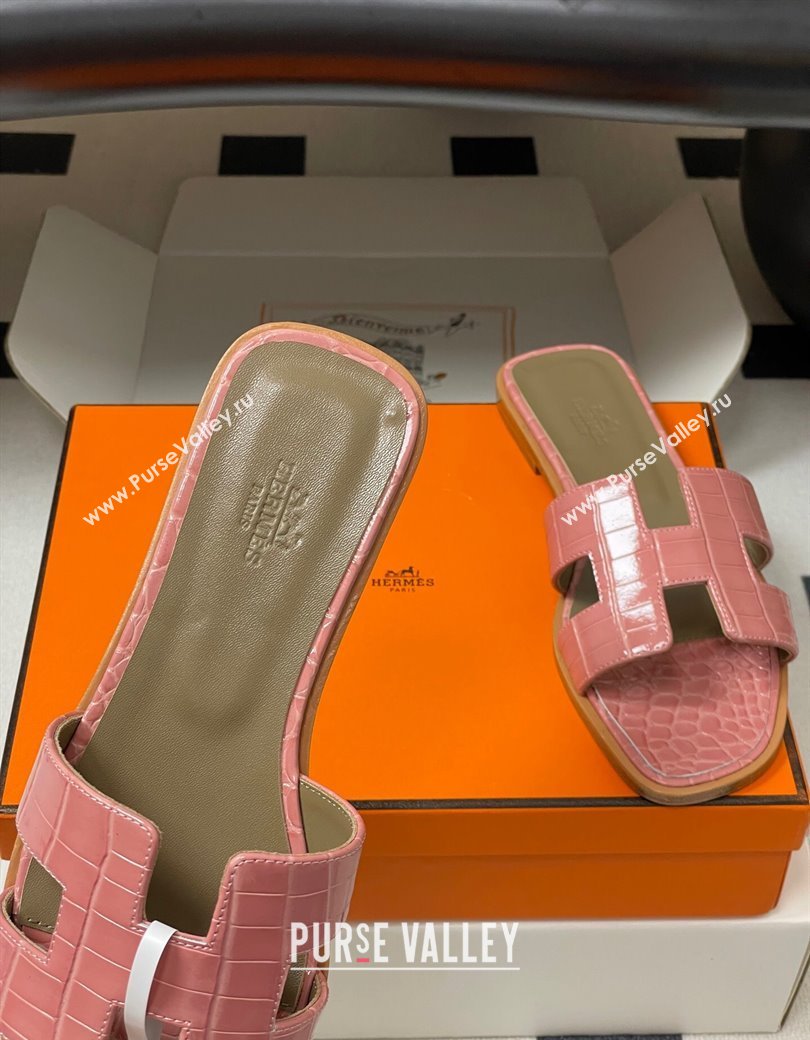 Hermes Oran Classic Flat Slides Sandal in Crocodile Embossed Calfskin Light Pink 2025 H081803 (MD-250819051)