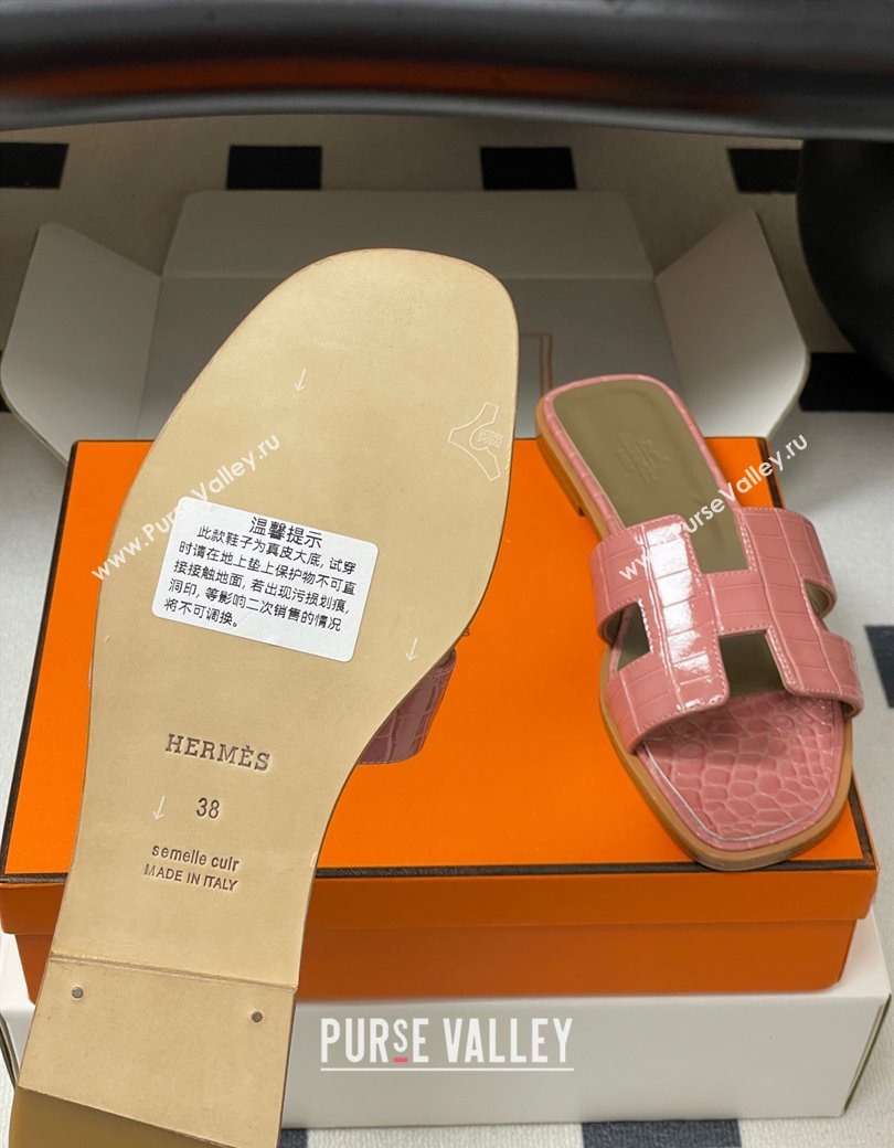 Hermes Oran Classic Flat Slides Sandal in Crocodile Embossed Calfskin Light Pink 2025 H081803 (MD-250819051)