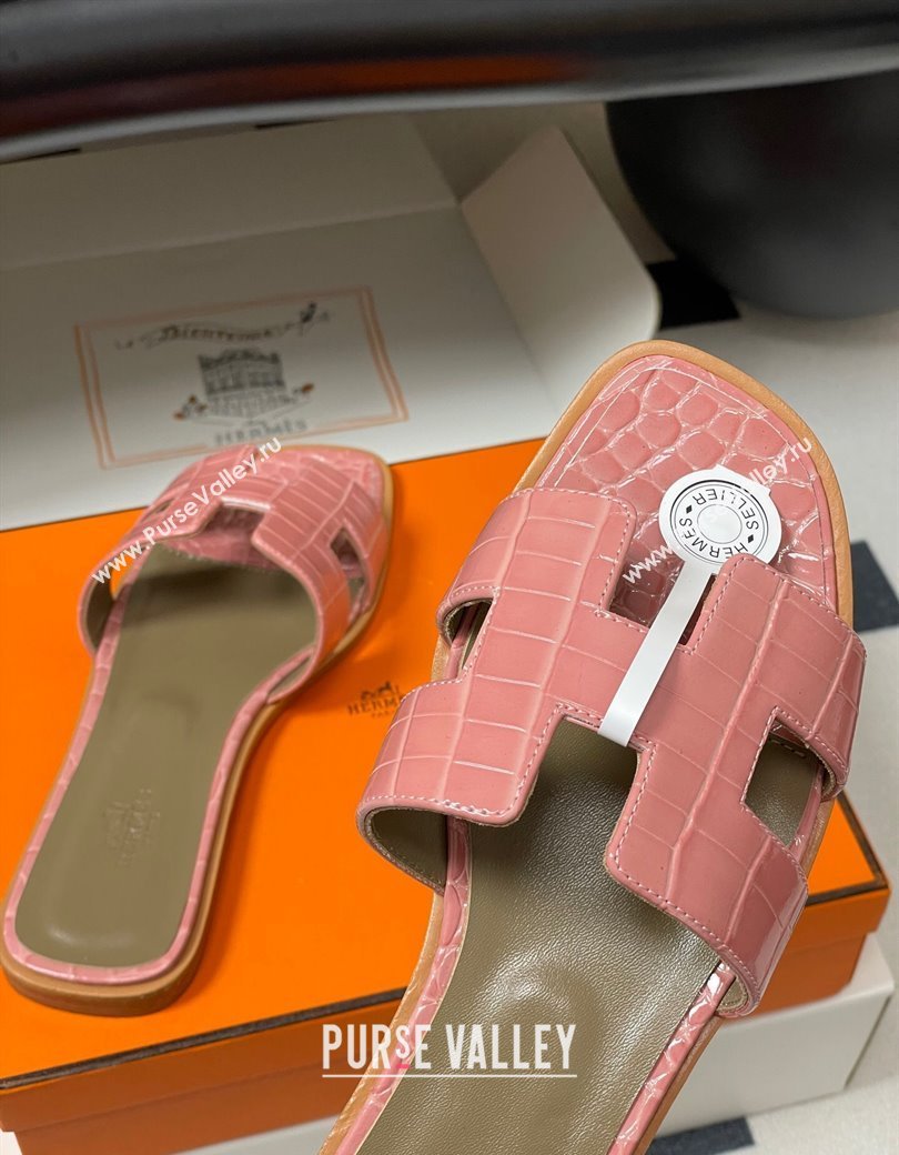 Hermes Oran Classic Flat Slides Sandal in Crocodile Embossed Calfskin Light Pink 2025 H081803 (MD-250819051)
