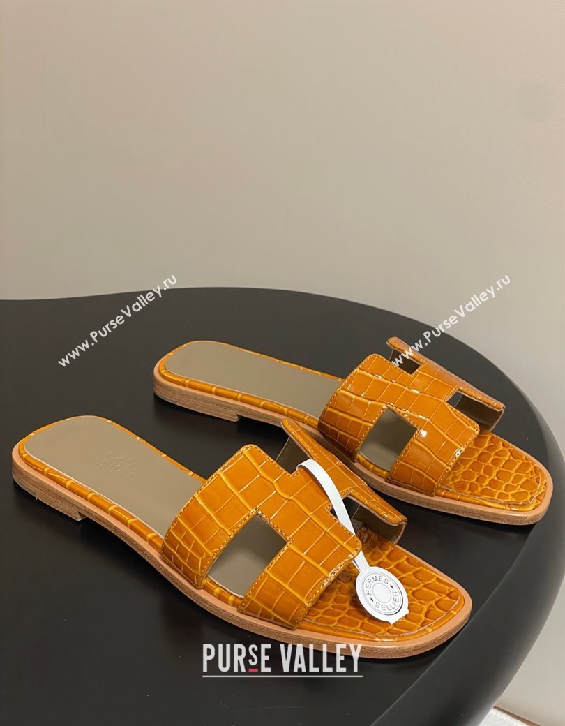 Hermes Oran Classic Flat Slides Sandal in Crocodile Embossed Calfskin Orange 2025 H081803 (MD-250819052)