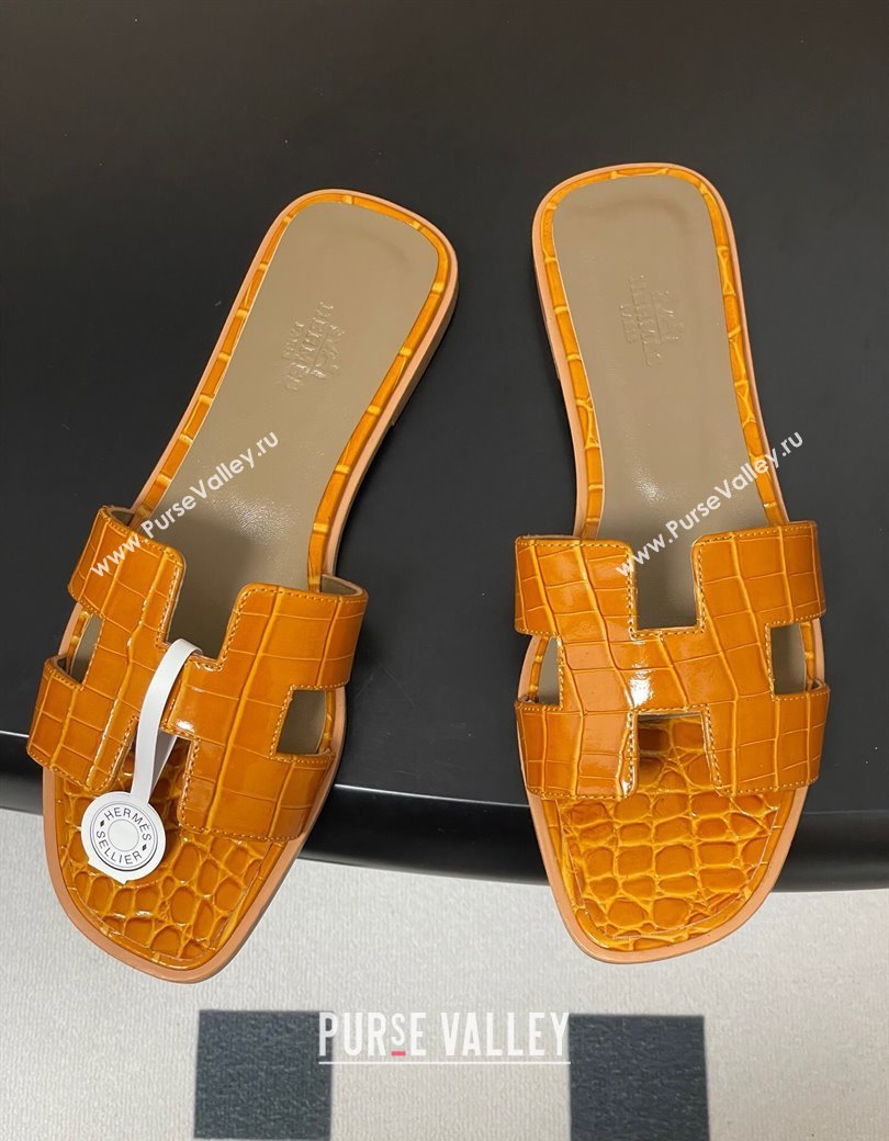 Hermes Oran Classic Flat Slides Sandal in Crocodile Embossed Calfskin Orange 2025 H081803 (MD-250819052)