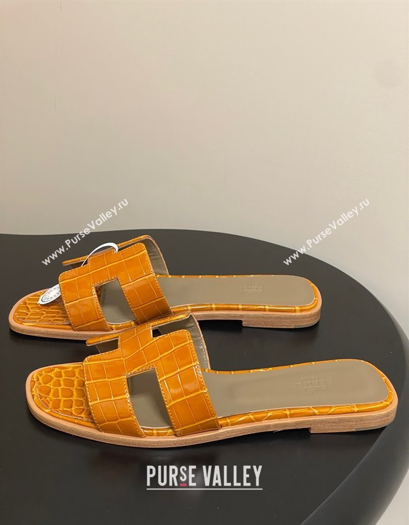 Hermes Oran Classic Flat Slides Sandal in Crocodile Embossed Calfskin Orange 2025 H081803 (MD-250819052)