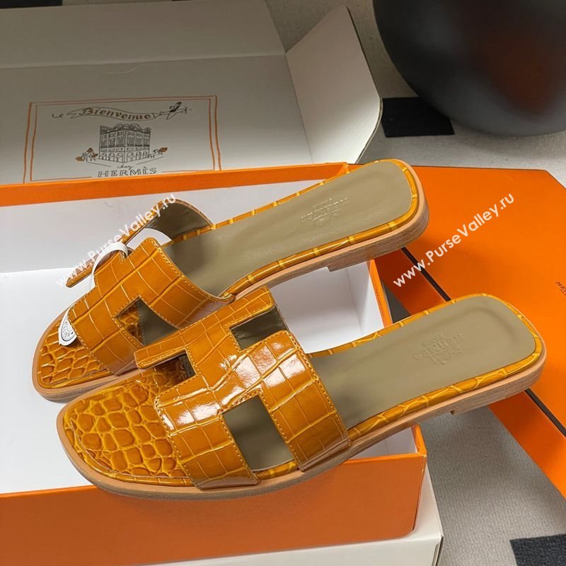 Hermes Oran Classic Flat Slides Sandal in Crocodile Embossed Calfskin Orange 2025 H081803 (MD-250819052)
