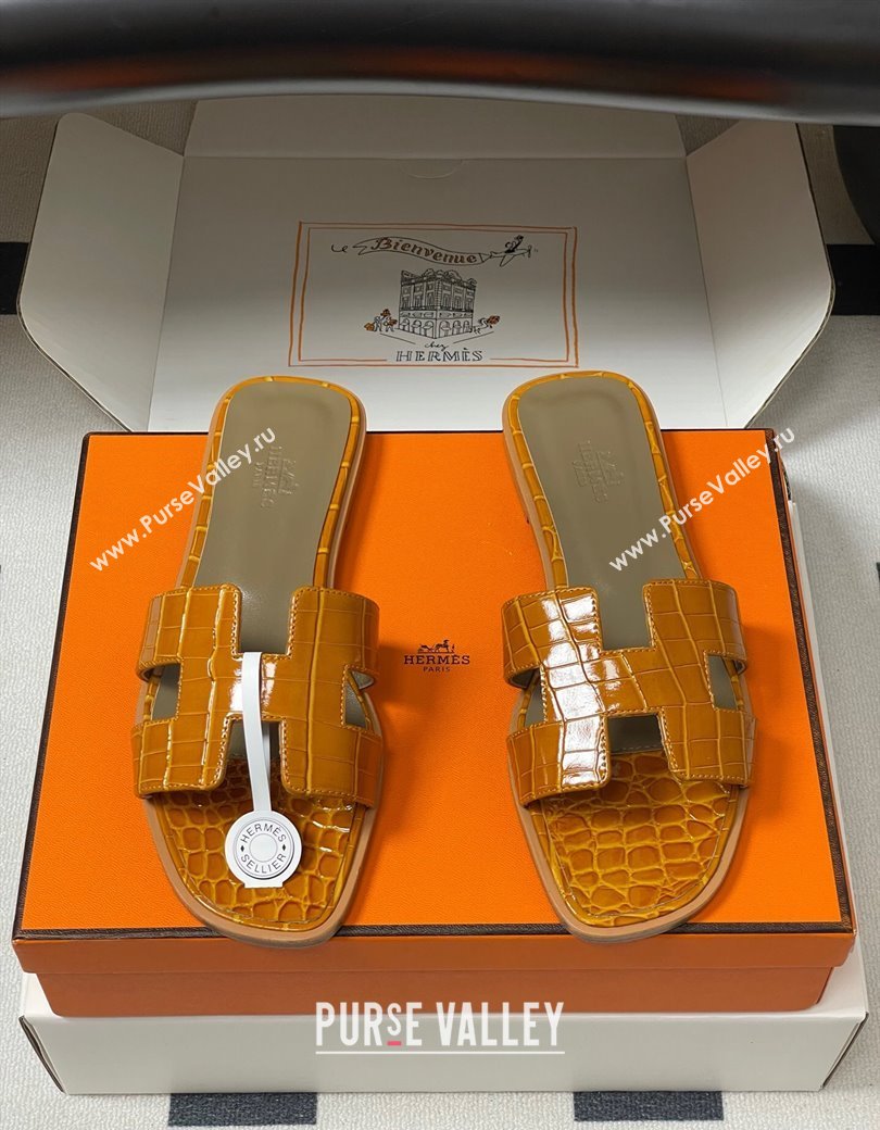 Hermes Oran Classic Flat Slides Sandal in Crocodile Embossed Calfskin Orange 2025 H081803 (MD-250819052)