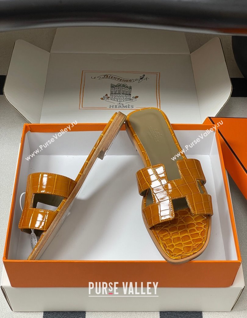 Hermes Oran Classic Flat Slides Sandal in Crocodile Embossed Calfskin Orange 2025 H081803 (MD-250819052)