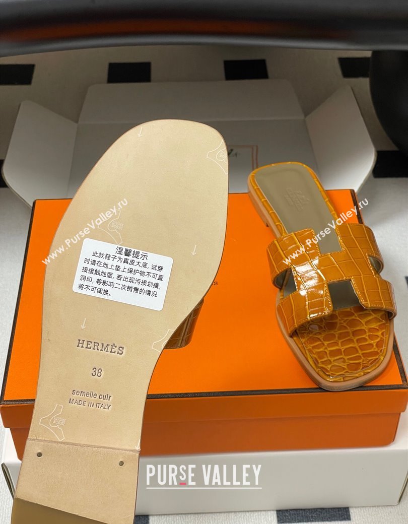 Hermes Oran Classic Flat Slides Sandal in Crocodile Embossed Calfskin Orange 2025 H081803 (MD-250819052)
