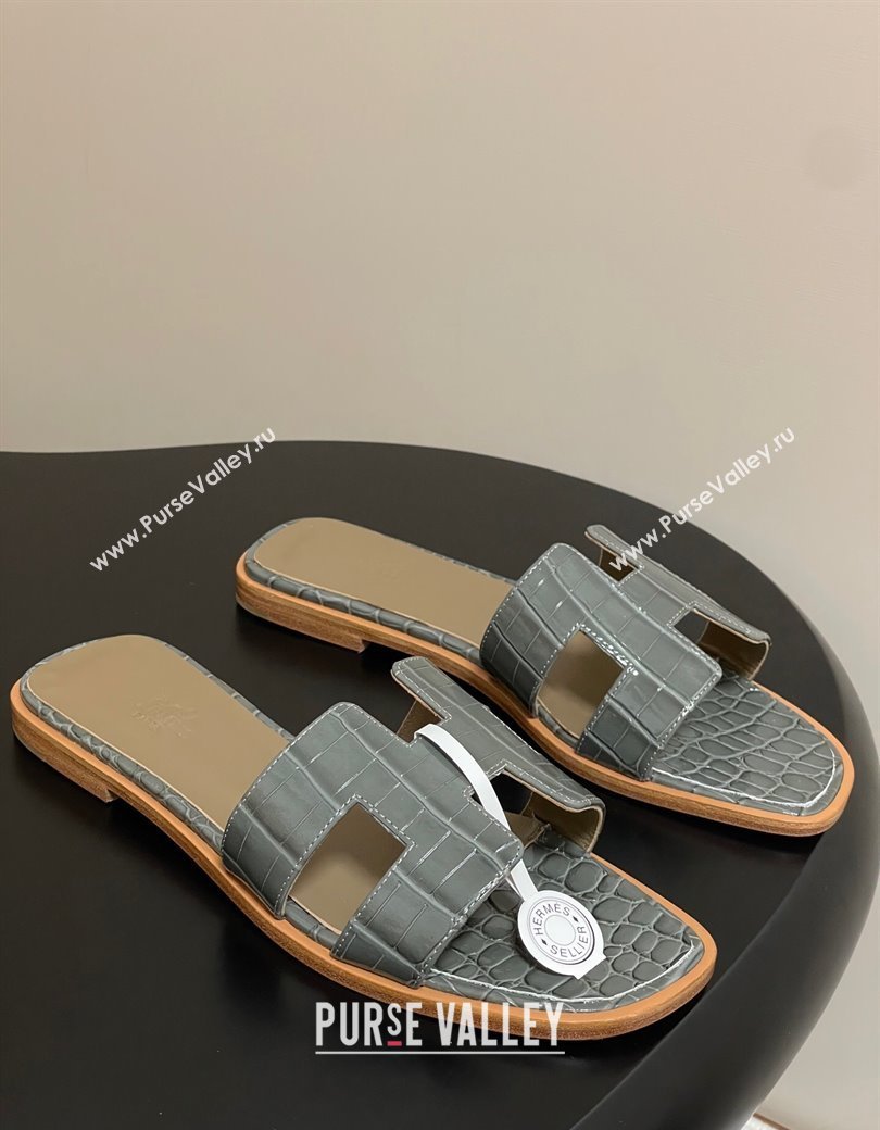 Hermes Oran Classic Flat Slides Sandal in Crocodile Embossed Calfskin Grey 2025 H081803 (MD-250819053)