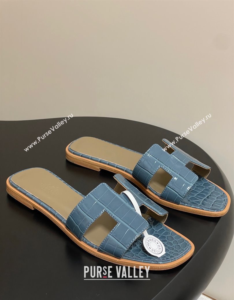 Hermes Oran Classic Flat Slides Sandal in Crocodile Embossed Calfskin Blue 2025 H081803 (MD-250819054)