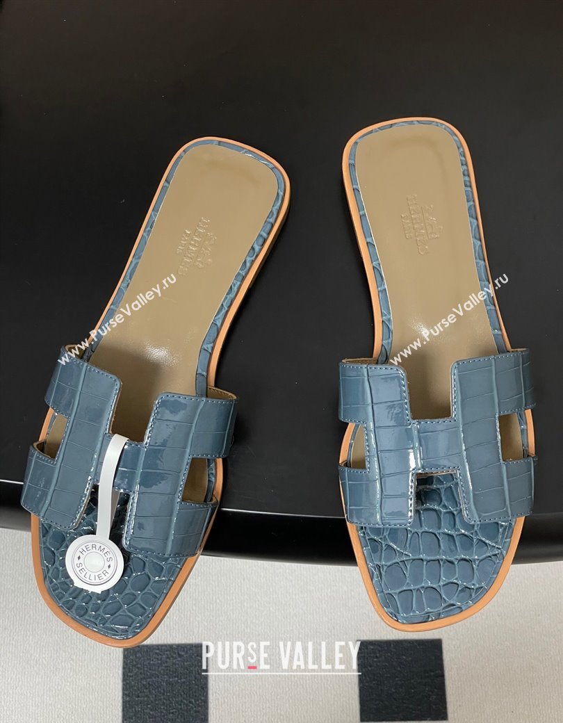 Hermes Oran Classic Flat Slides Sandal in Crocodile Embossed Calfskin Blue 2025 H081803 (MD-250819054)