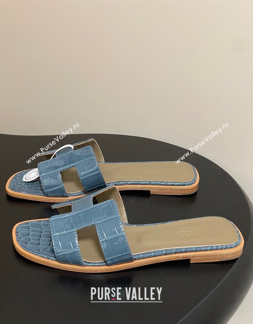 Hermes Oran Classic Flat Slides Sandal in Crocodile Embossed Calfskin Blue 2025 H081803 (MD-250819054)