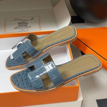 Hermes Oran Classic Flat Slides Sandal in Crocodile Embossed Calfskin Blue 2025 H081803 (MD-250819054)