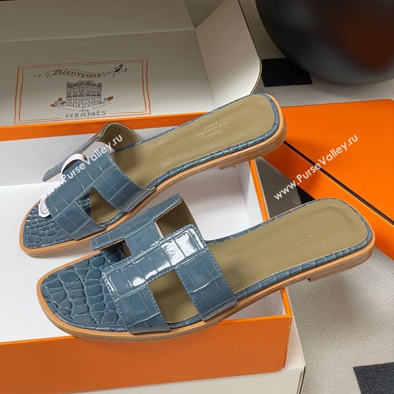 Hermes Oran Classic Flat Slides Sandal in Crocodile Embossed Calfskin Blue 2025 H081803 (MD-250819054)