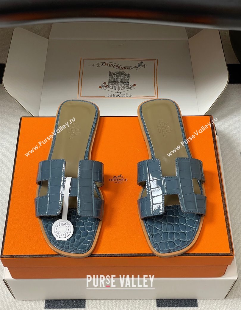 Hermes Oran Classic Flat Slides Sandal in Crocodile Embossed Calfskin Blue 2025 H081803 (MD-250819054)