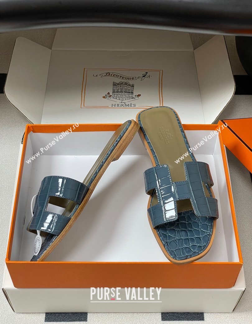 Hermes Oran Classic Flat Slides Sandal in Crocodile Embossed Calfskin Blue 2025 H081803 (MD-250819054)