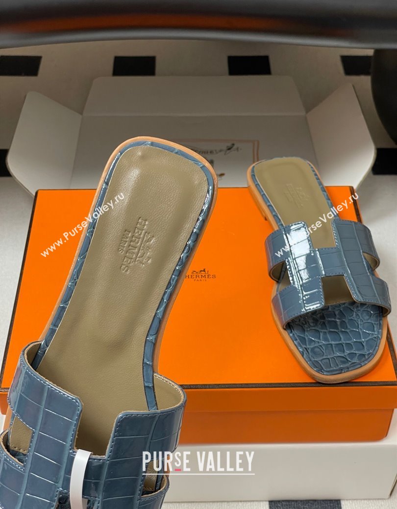 Hermes Oran Classic Flat Slides Sandal in Crocodile Embossed Calfskin Blue 2025 H081803 (MD-250819054)