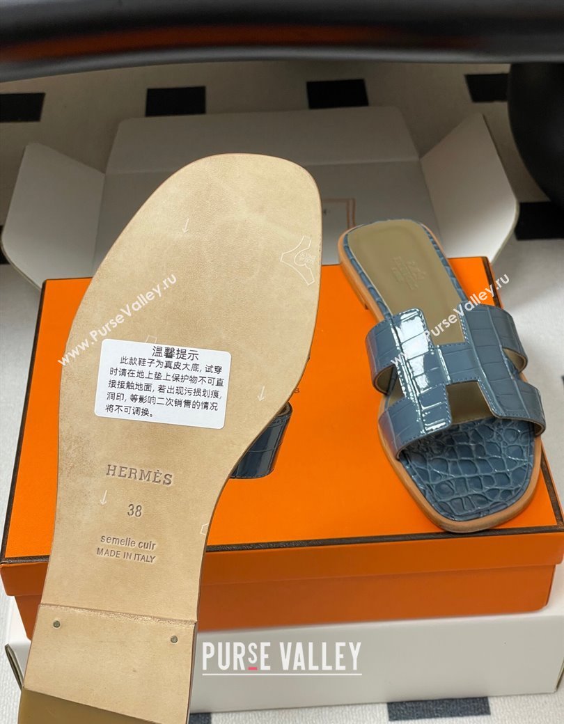 Hermes Oran Classic Flat Slides Sandal in Crocodile Embossed Calfskin Blue 2025 H081803 (MD-250819054)