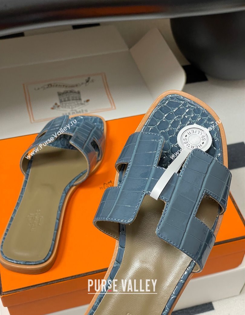 Hermes Oran Classic Flat Slides Sandal in Crocodile Embossed Calfskin Blue 2025 H081803 (MD-250819054)