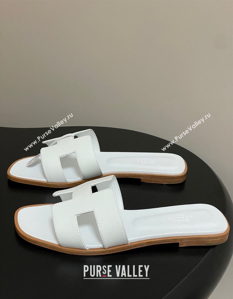 Hermes Oran Classic Flat Slides Sandal in Palm-Grained Calfskin White 2025 0819 (MD-250819001)