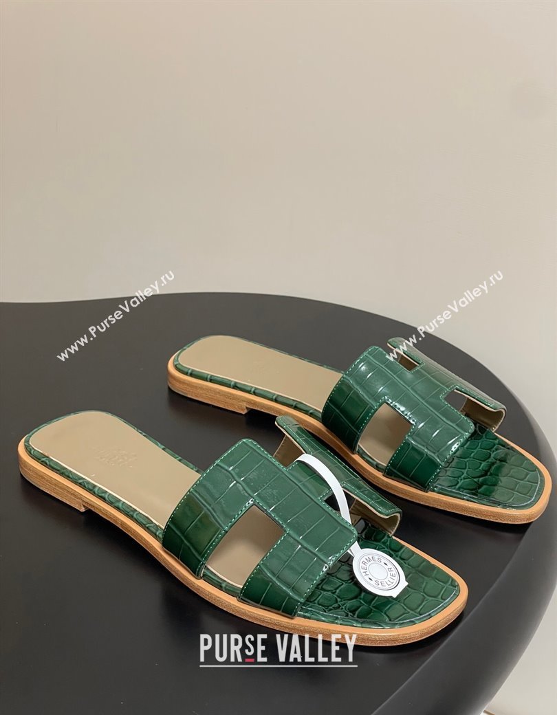Hermes Oran Classic Flat Slides Sandal in Crocodile Embossed Calfskin Green 2025 H081803 (MD-250819056)