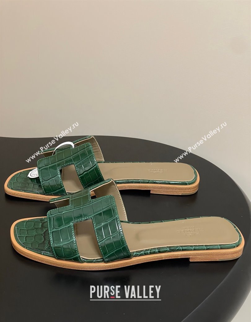 Hermes Oran Classic Flat Slides Sandal in Crocodile Embossed Calfskin Green 2025 H081803 (MD-250819056)