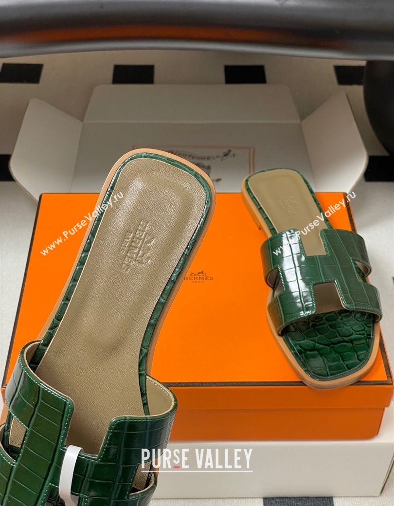Hermes Oran Classic Flat Slides Sandal in Crocodile Embossed Calfskin Green 2025 H081803 (MD-250819056)