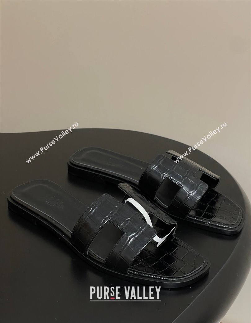 Hermes Oran Classic Flat Slides Sandal in Stone Embossed Calfskin Black 2025 H081803 (MD-250819057)