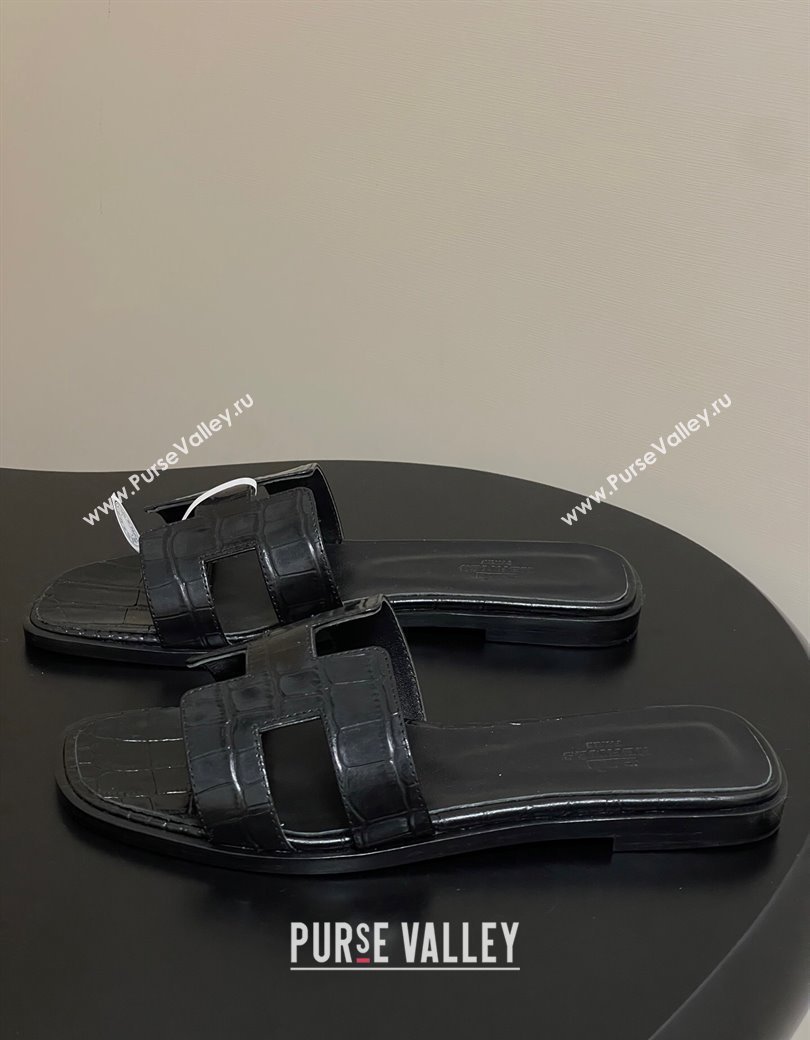 Hermes Oran Classic Flat Slides Sandal in Stone Embossed Calfskin Black 2025 H081803 (MD-250819057)