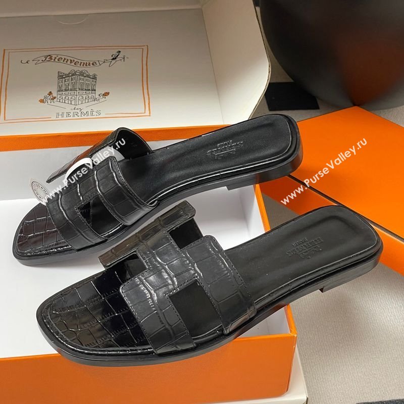 Hermes Oran Classic Flat Slides Sandal in Stone Embossed Calfskin Black 2025 H081803 (MD-250819057)