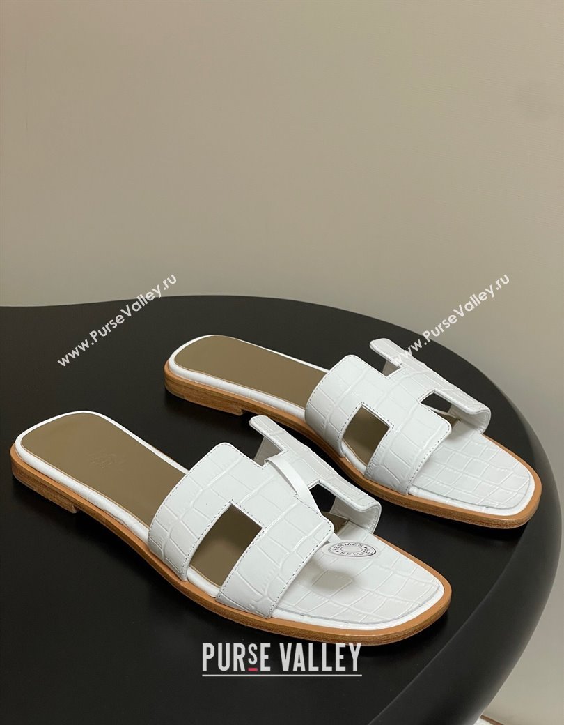 Hermes Oran Classic Flat Slides Sandal in Stone Embossed Calfskin White 2025 H081803 (MD-250819058)