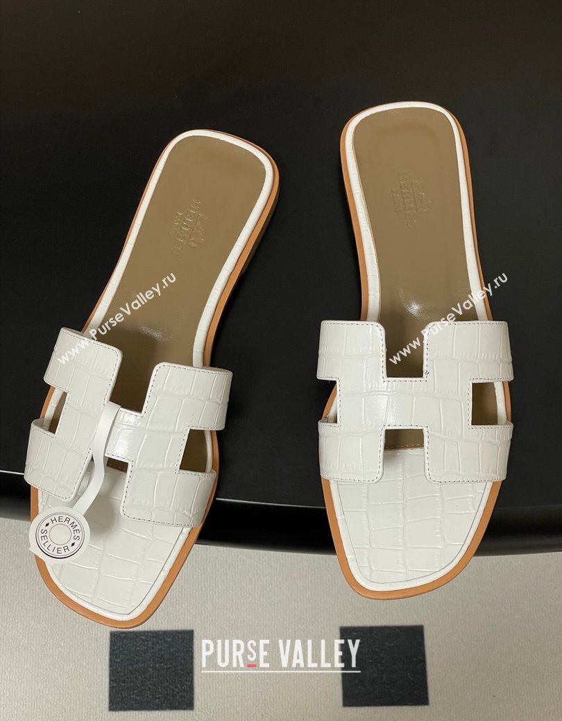 Hermes Oran Classic Flat Slides Sandal in Stone Embossed Calfskin White 2025 H081803 (MD-250819058)