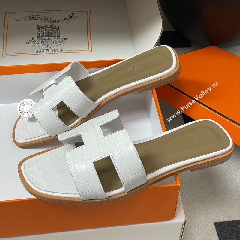Hermes Oran Classic Flat Slides Sandal in Stone Embossed Calfskin White 2025 H081803 (MD-250819058)