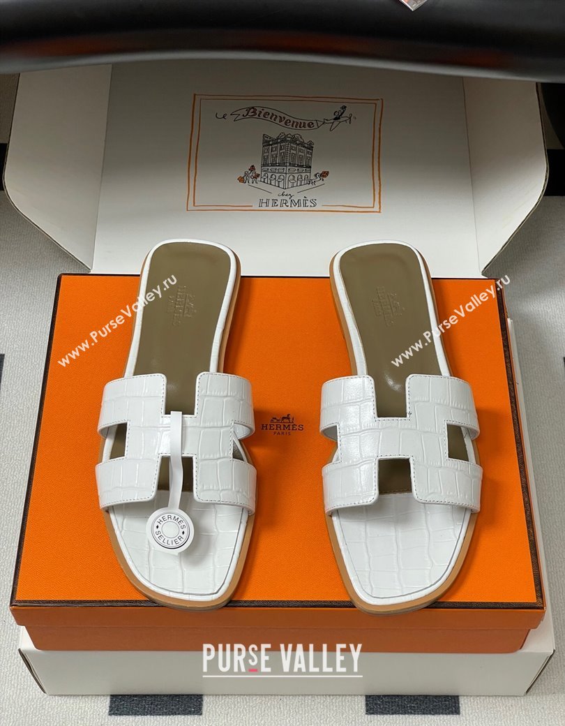 Hermes Oran Classic Flat Slides Sandal in Stone Embossed Calfskin White 2025 H081803 (MD-250819058)