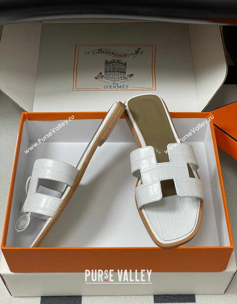 Hermes Oran Classic Flat Slides Sandal in Stone Embossed Calfskin White 2025 H081803 (MD-250819058)