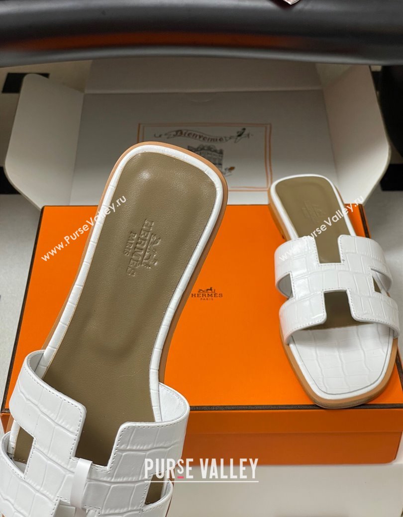 Hermes Oran Classic Flat Slides Sandal in Stone Embossed Calfskin White 2025 H081803 (MD-250819058)