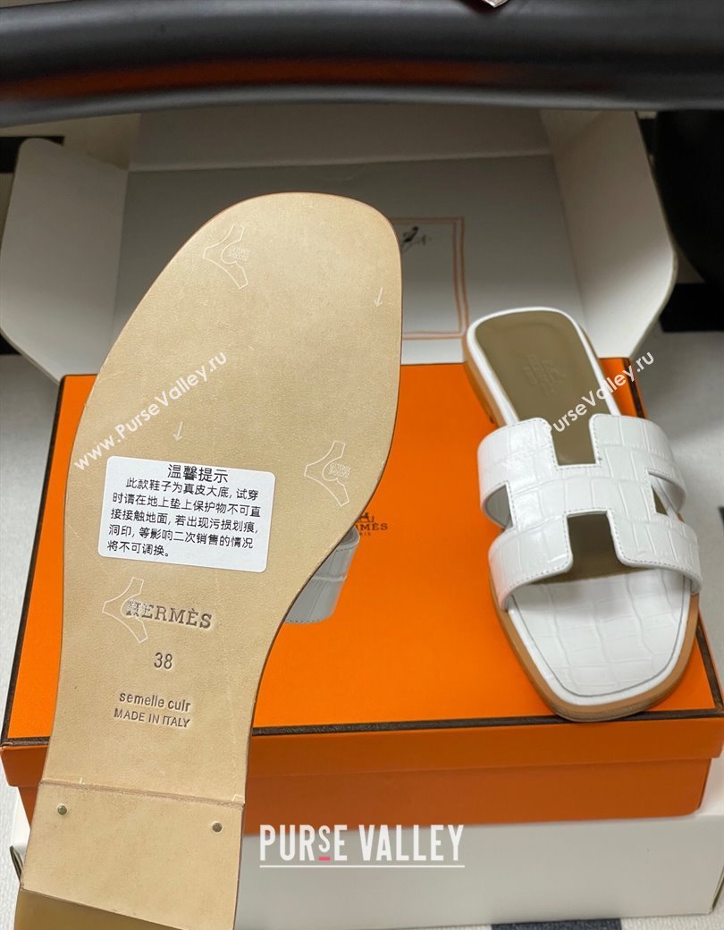 Hermes Oran Classic Flat Slides Sandal in Stone Embossed Calfskin White 2025 H081803 (MD-250819058)