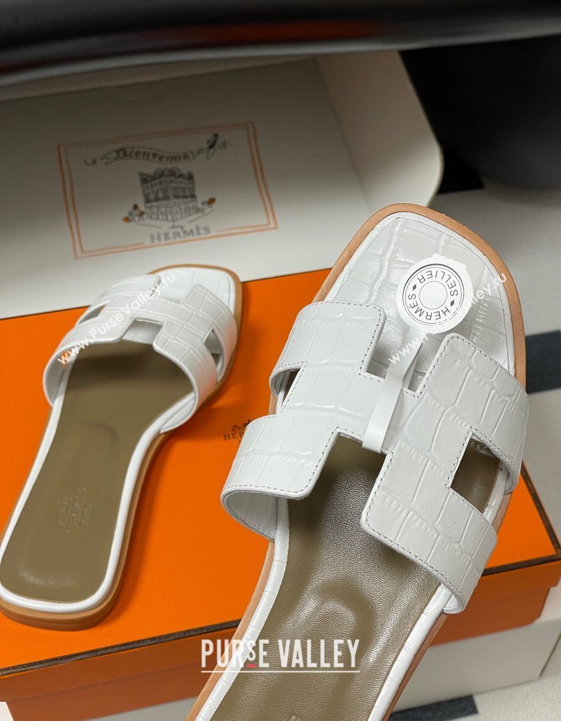 Hermes Oran Classic Flat Slides Sandal in Stone Embossed Calfskin White 2025 H081803 (MD-250819058)