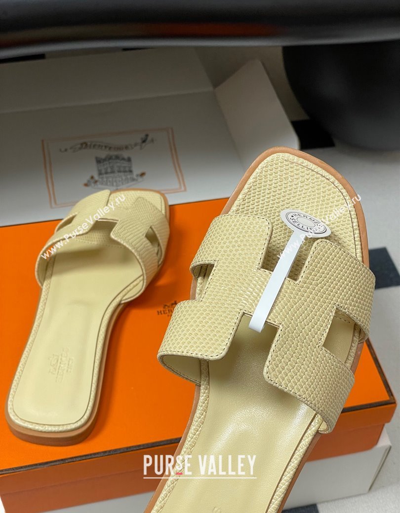 Hermes Oran Classic Flat Slides Sandal in Lizard Embossed Calfskin Yellow 2025 H081803 (MD-250819068)