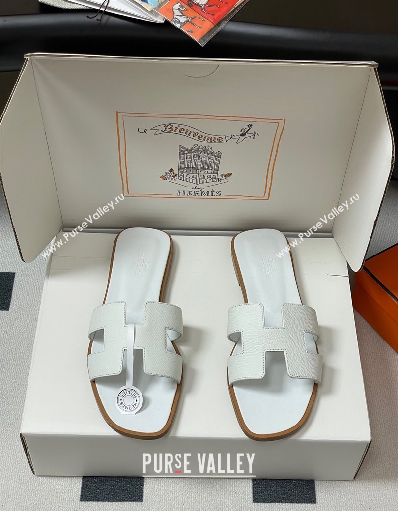 Hermes Oran Classic Flat Slides Sandal in Palm-Grained Calfskin White 2025 0819 (MD-250819001)