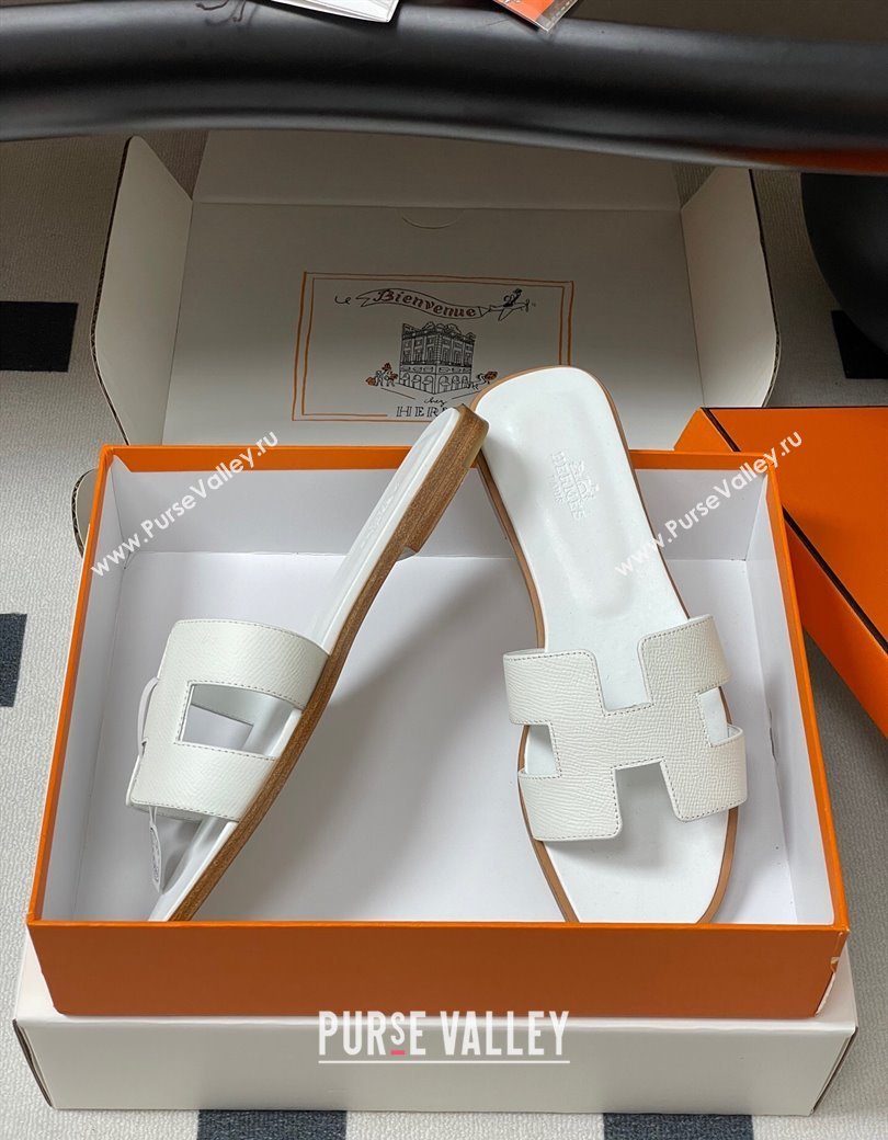 Hermes Oran Classic Flat Slides Sandal in Palm-Grained Calfskin White 2025 0819 (MD-250819001)