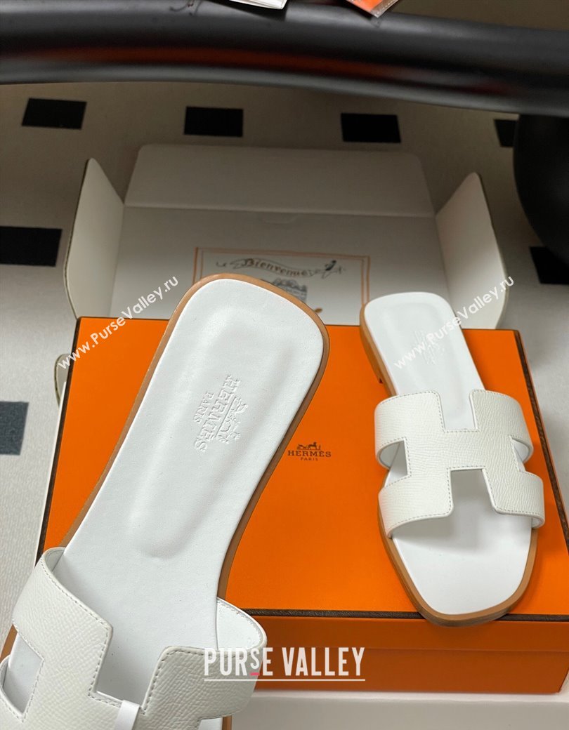 Hermes Oran Classic Flat Slides Sandal in Palm-Grained Calfskin White 2025 0819 (MD-250819001)