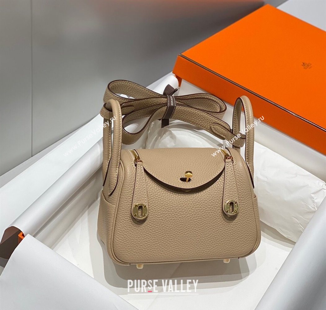 Hermes Lindy Mini Bag 19cm in Litchee-Grainy Togo Calfskin Leather Trench Beige/Gold 2025 (FL-251008027)