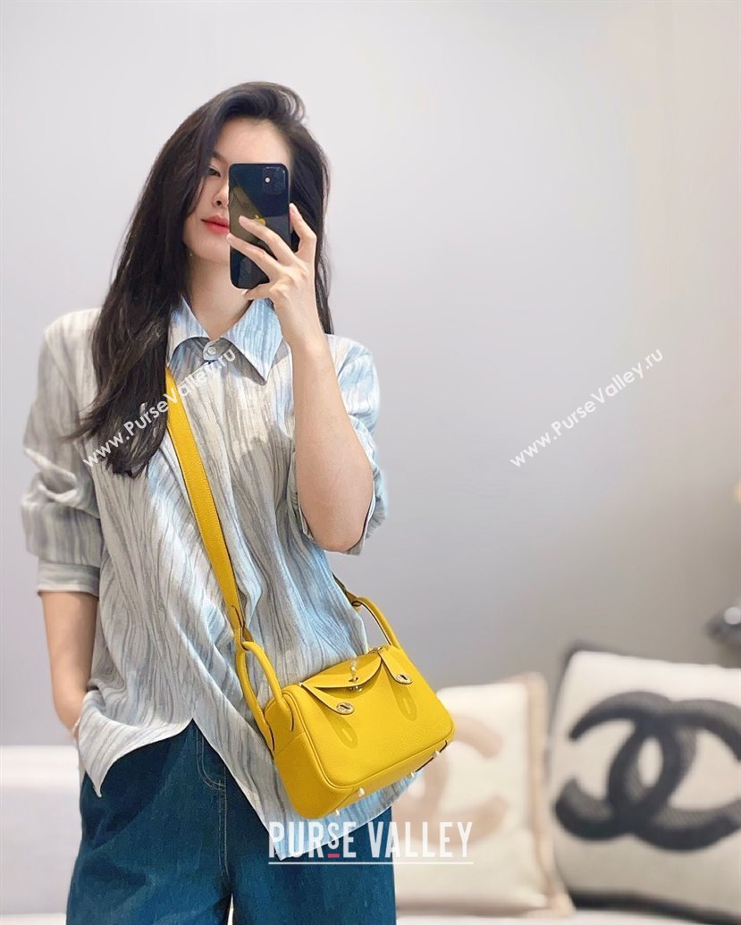 Hermes Lindy Mini Bag 19cm in Litchee-Grainy Togo Calfskin Leather Amber Yellow 2025 (FL-251008034)