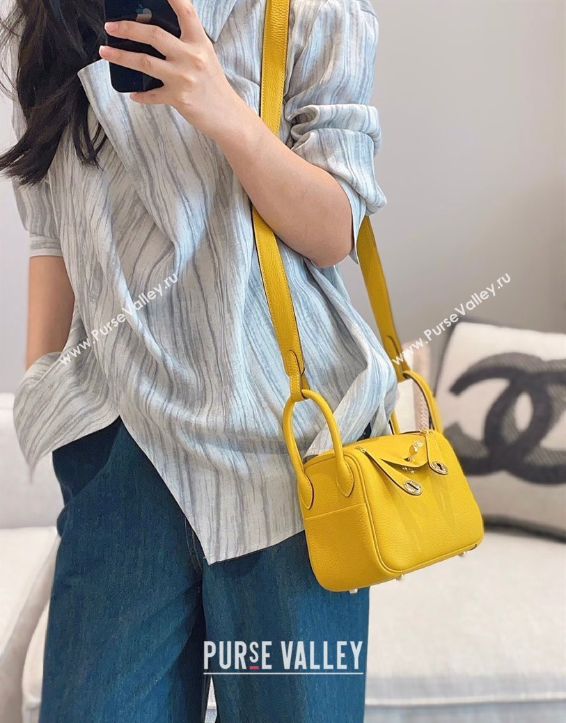 Hermes Lindy Mini Bag 19cm in Litchee-Grainy Togo Calfskin Leather Amber Yellow 2025 (FL-251008034)