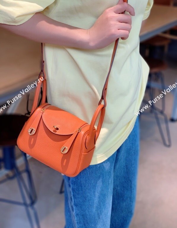 Hermes Lindy Mini Bag 19cm in Litchee-Grainy Togo Calfskin Leather Orange 2025 (FL-251008036)