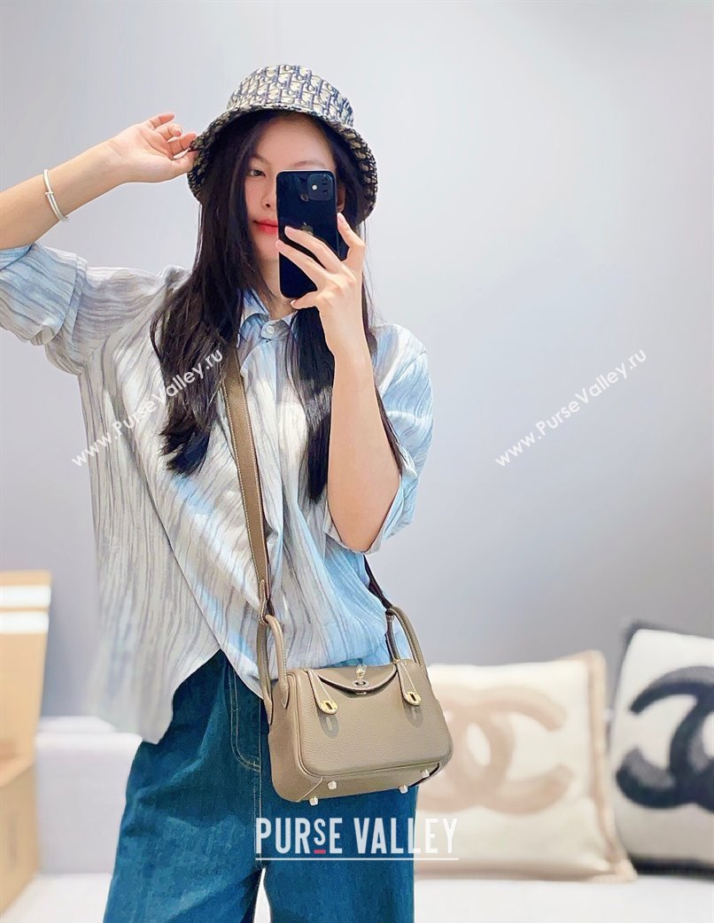 Hermes Lindy Mini Bag 19cm in Litchee-Grainy Togo Calfskin Leather Elephant Grey/Gold 2025 (FL-251008024)