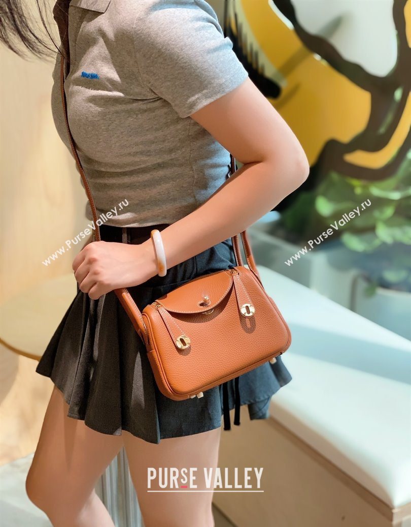 Hermes Lindy Mini Bag 19cm in Litchee-Grainy Togo Calfskin Leather Golden Brown 2025 (FL-251008025)