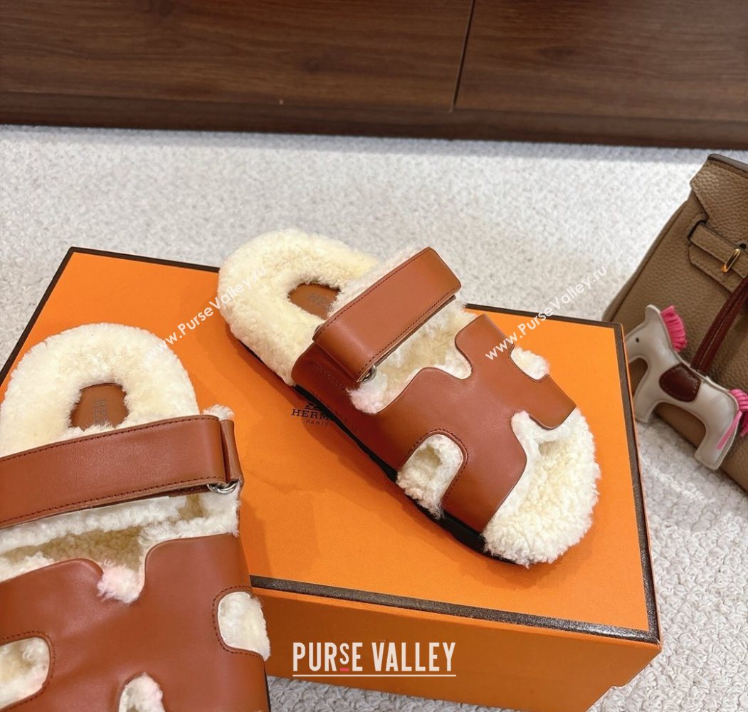 Hermes Chypre Flat Slides Sandal in Calfskin Leather and Shearling Brown 2025 H102307 (MD-251023125)