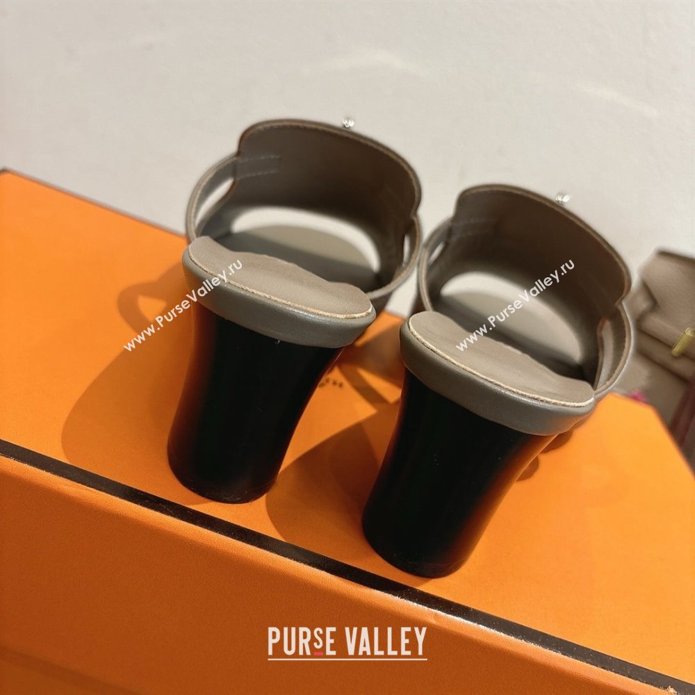 Hermes Kelly Strap Low Heel Slides Sandal in Calfskin Leather Grey2 2025 HS122201 (XC-251222117)